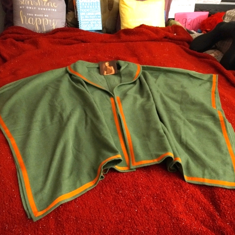 Scarf Cut Type Felt Cape ~ Great for KooL Evenings